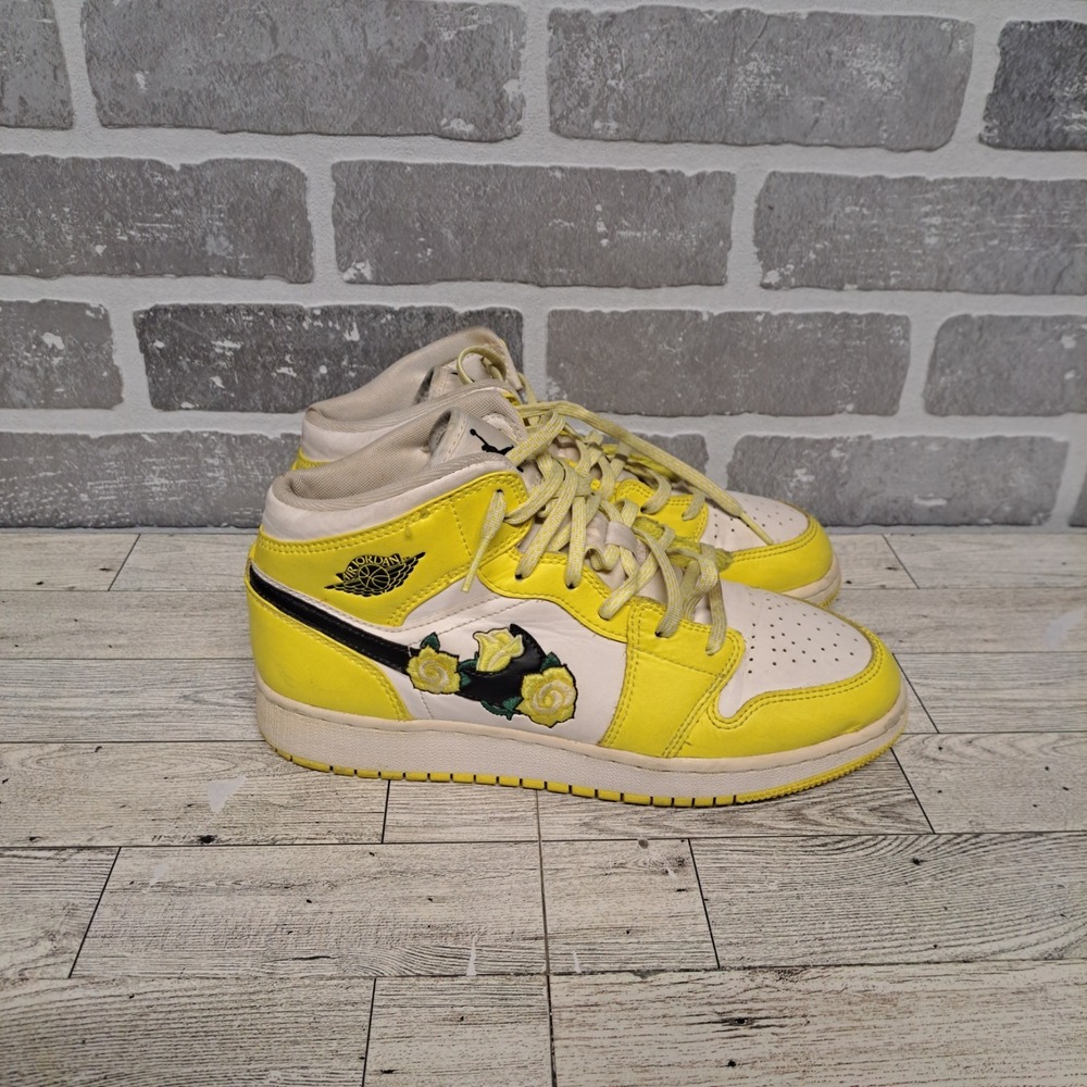 Nike Air Jordan 1 Mid SE Dynamic Yellow Floral Rose Patch Size 6y AV5174-700 - Picture 2 of 13